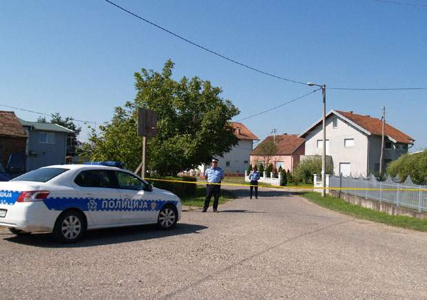 ДЕТАЉИ ЛИКВИДАЦИЈЕ КОД ГРАДИШКЕ: Убица пузао кроз траву! 